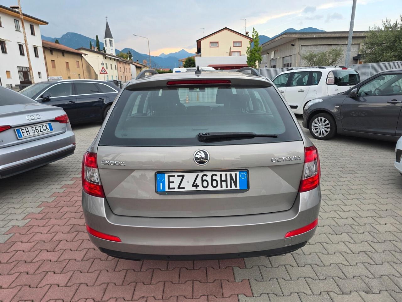 Skoda Octavia 1.6 TDI CR 105CV DSG full