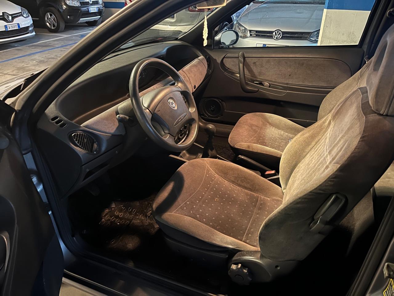 Lancia Ypsilon 1.2 16V Oro