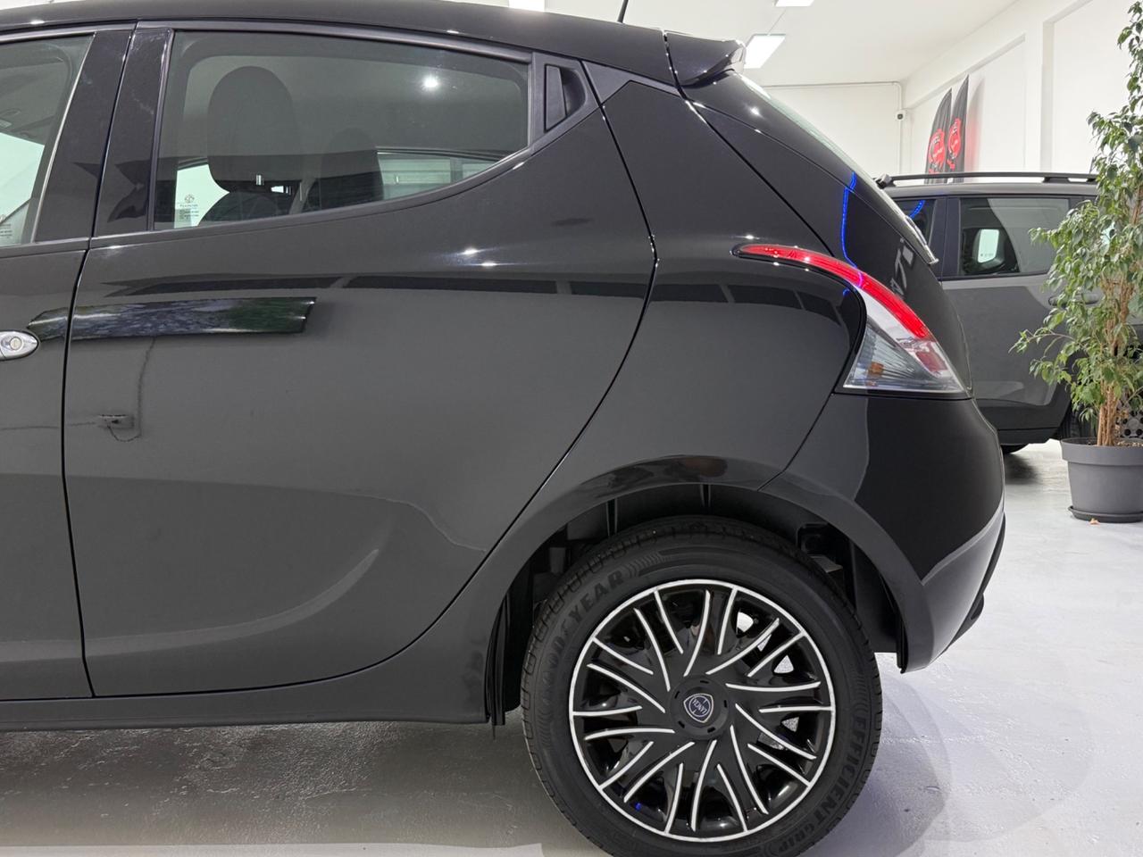 Lancia Ypsilon 1.0 Hybrid Gold *CARPLAY*CAMERA