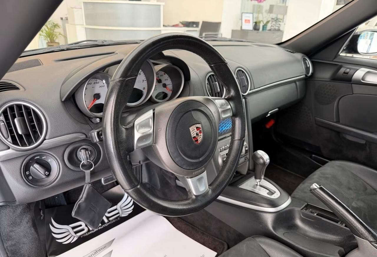 Porsche Cayman S 19 pollici. Fotocamera. Auto. Xenon