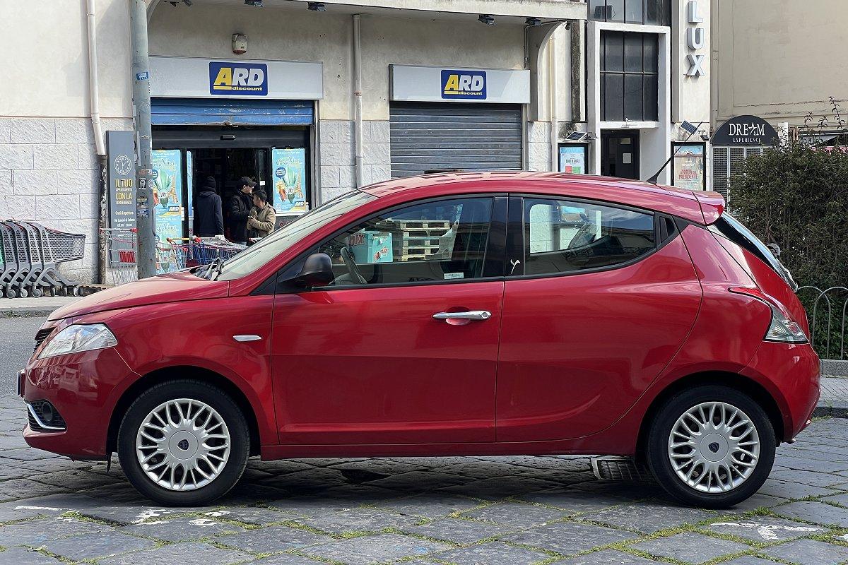 LANCIA Ypsilon 1.2 69 CV 5 porte Gold
