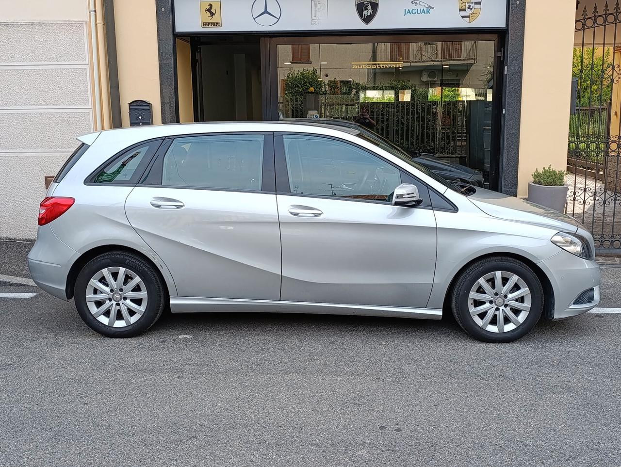 Mercedes-benz B 180 Executive Euro 6 Navi/Bluetooth/Led/Sensori