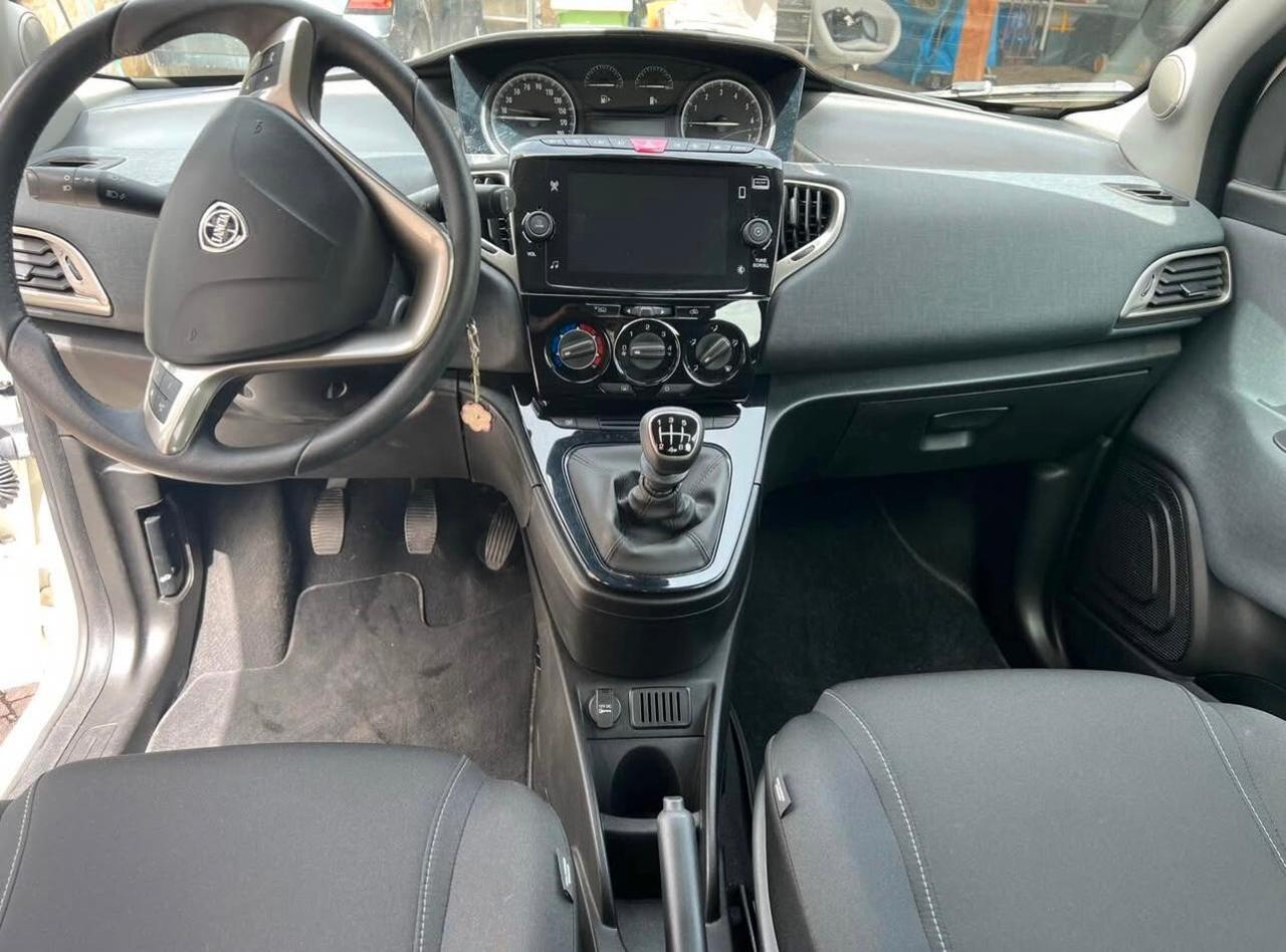 Lancia Ypsilon 1.0 FireFly 5 porte S&S Hybrid Ecochic Gold