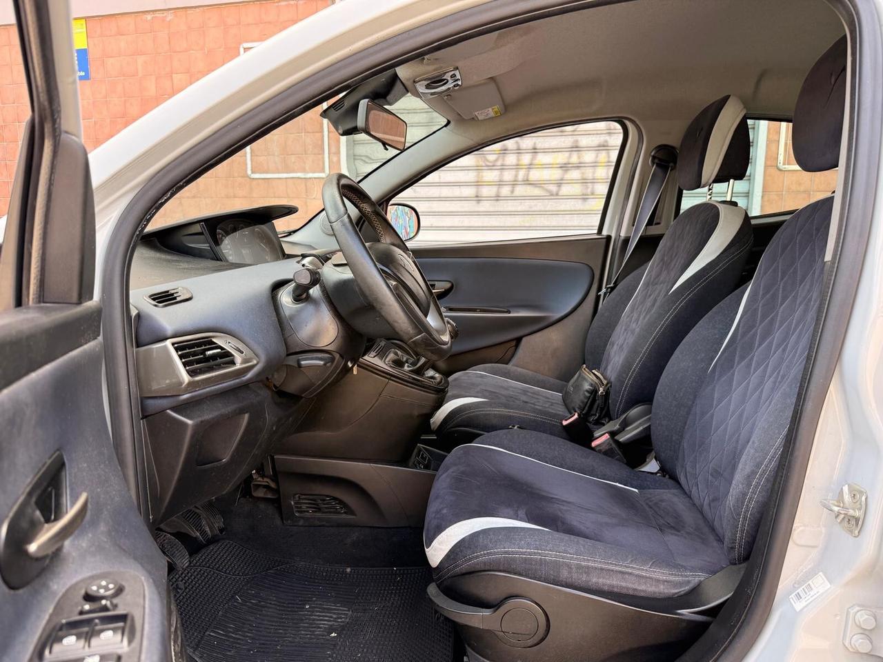 Lancia Ypsilon 1.3 MJT 16V 95 CV 5 porte CON 160MILA KM IN PERFETTE CONDIZIONI