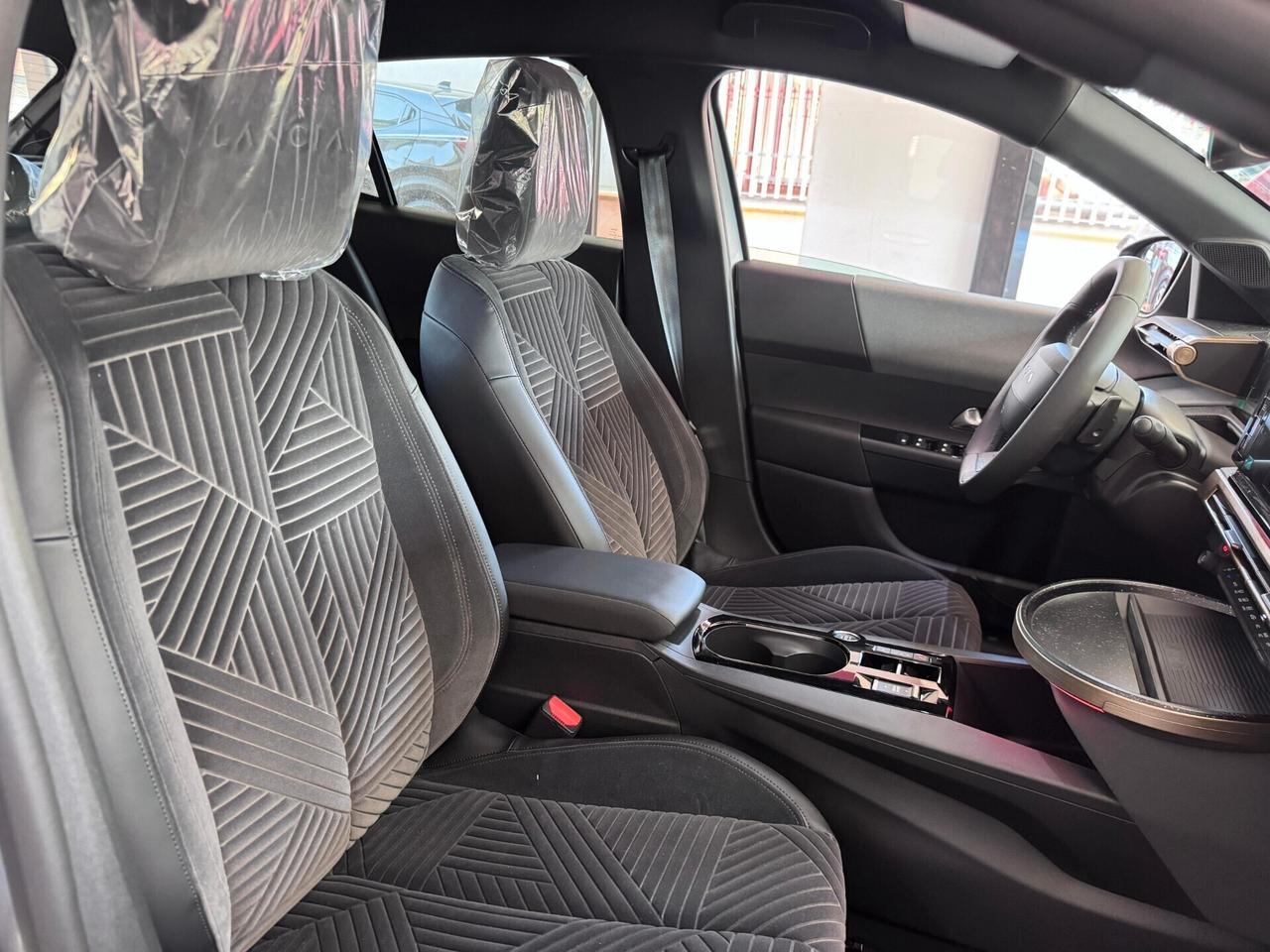 Lancia Ypsilon Hybrid e-DCT NUOVA