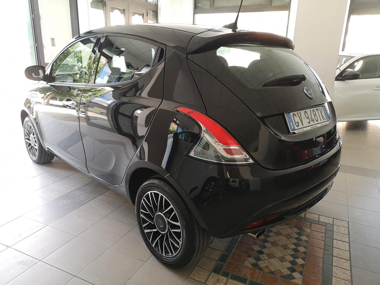 Lancia Ypsilon 1.0FireFly 70CV 5p Hyb Platino 2024