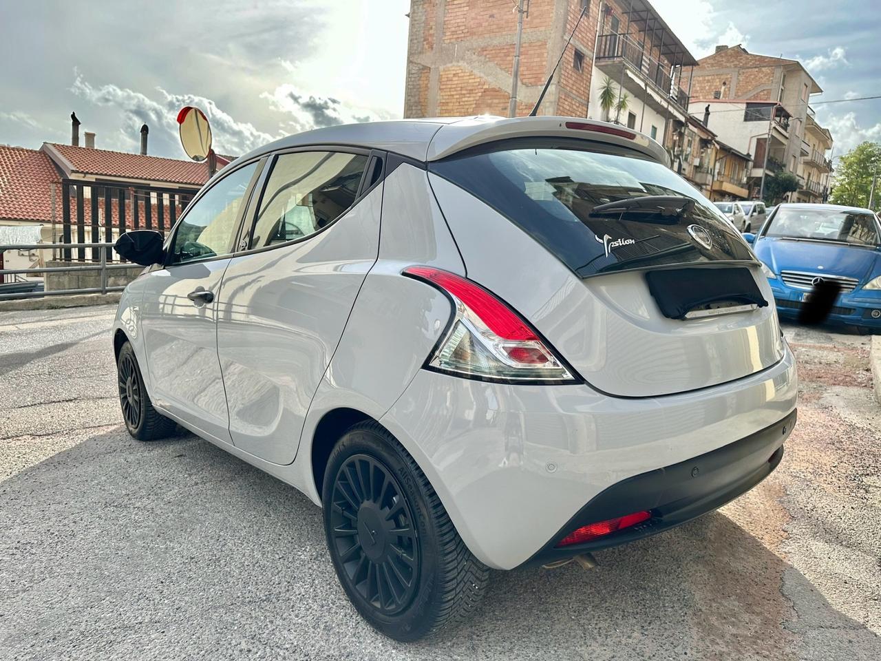 Lancia Ypsilon 1.2 69 CV 5 porte Elefantino