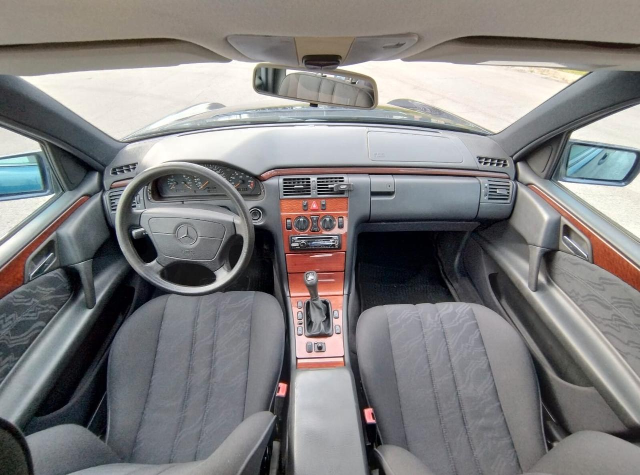 Mercedes-benz E 200 cat Classic
