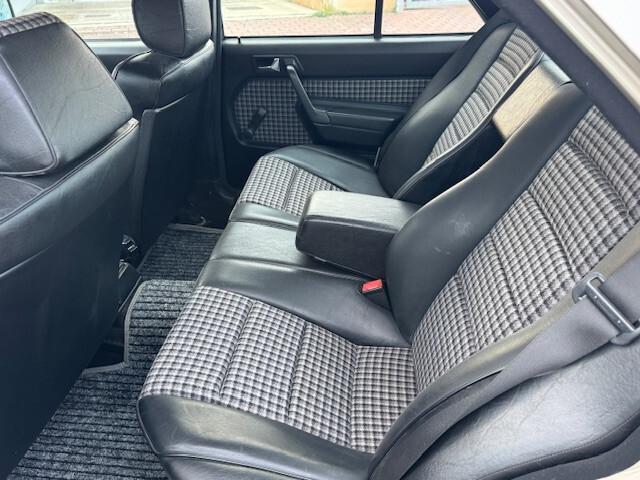 Mercedes 190 2.3 16V. "PERFETTA"