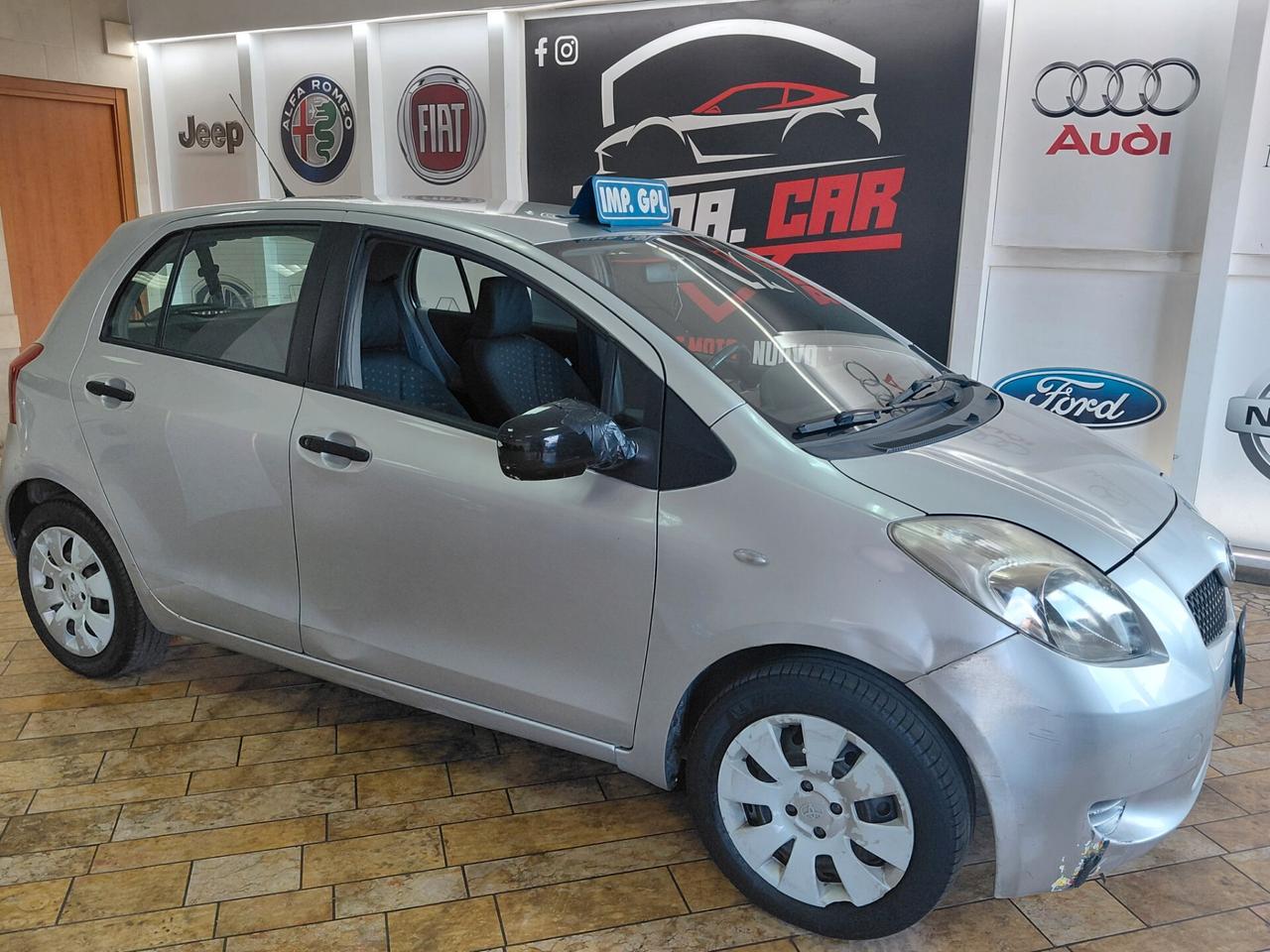 Toyota Yaris 1.0 5 porte GPL