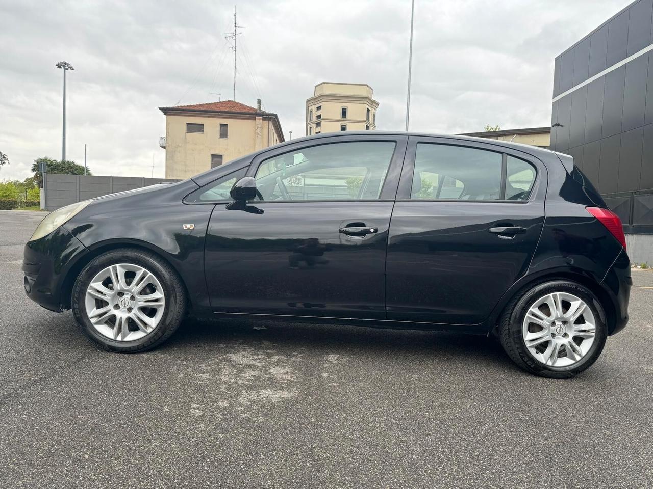 Opel Corsa 1.2 5 porte Cosmo