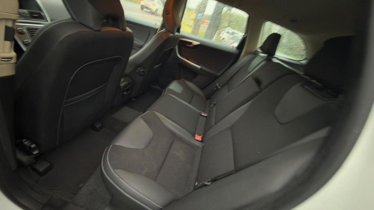 Volvo V60 D4 AWD Geartronic Summum