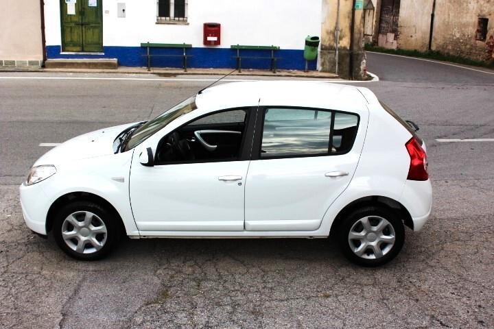 Dacia Sandero 1.2 16V Lauréate NEOPATENTATI CLIMATIZZATA PNEUMATICI MICHELINE ALPIN