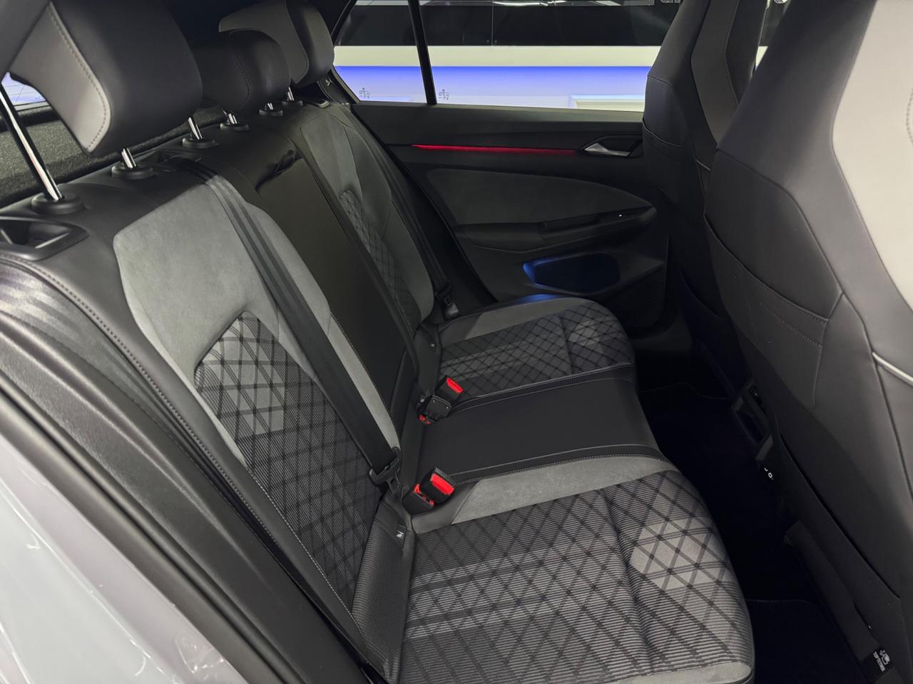 Volkswagen Golf 1.5 eTSI 150Cv DSG R-Line