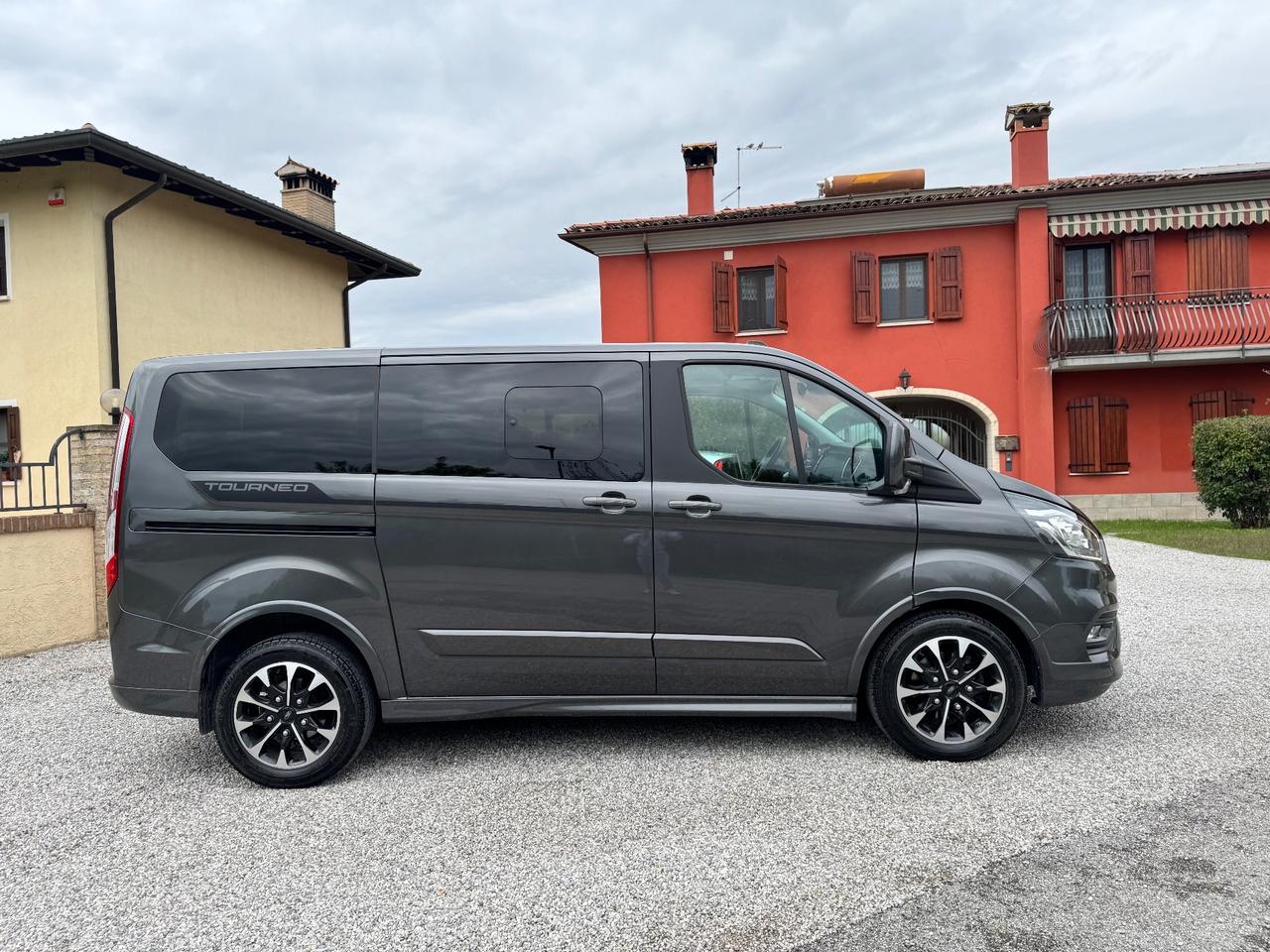 Ford Tourneo Custom 320 2.0 EcoBlue 170CV aut. PC Sport