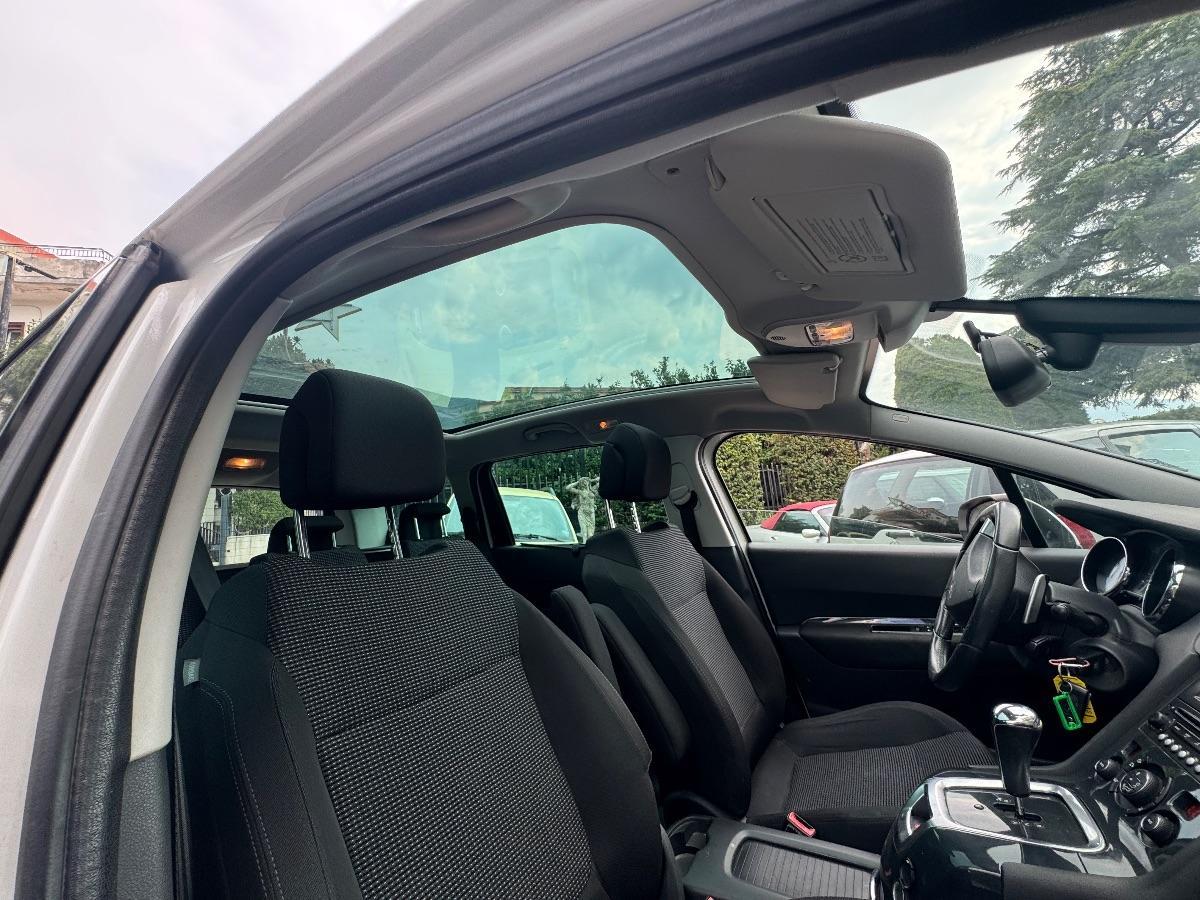PEUGEOT 5008 1.6 HDi 112CV Allure Camb autom