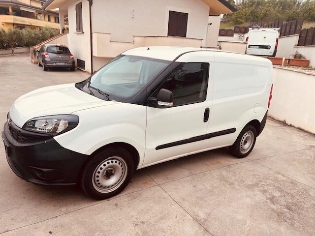 Fiat Doblo METANO 1.4 T.JET 120CV CLIMA CRUISE CAR PLAY