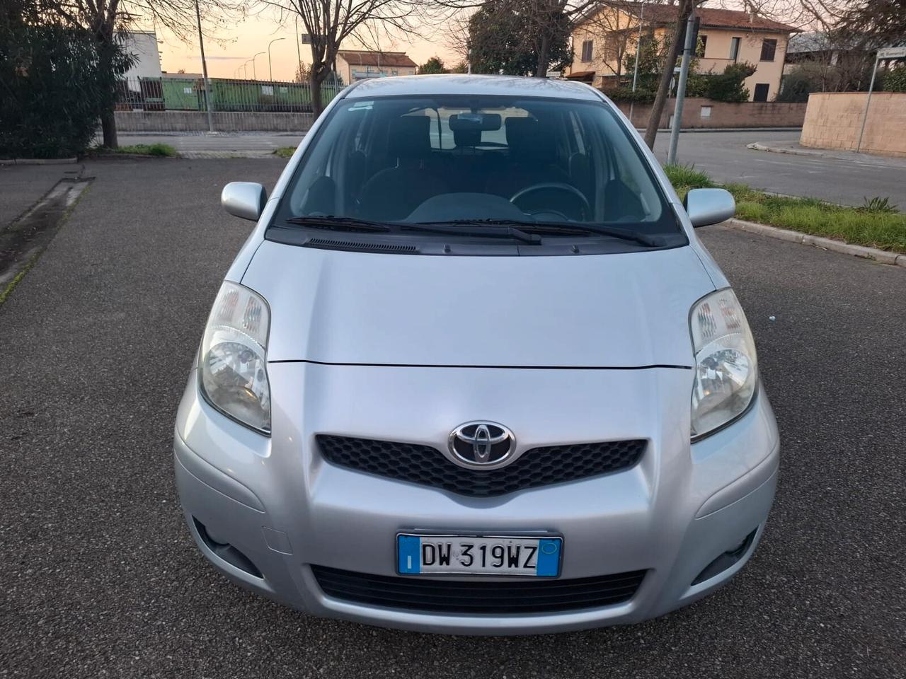 Toyota Yaris 1.0 5 porte SOLAMENTE 104.000 KM