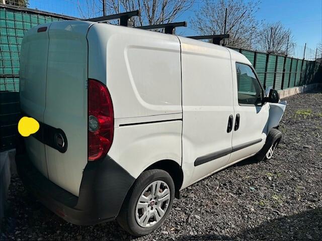 Fiat Doblo Doblò 1.6 020 sinistrato incidentato MJT 105CV S&S PC-TN Cargo Lounge