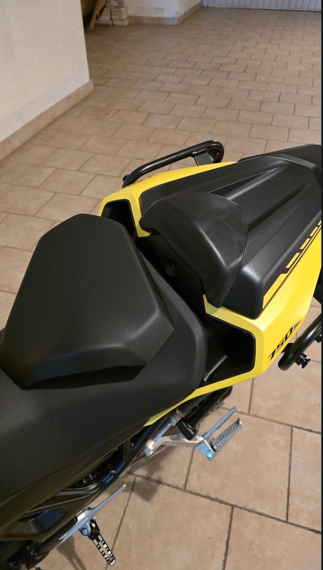 Honda Hornet 750 full optional