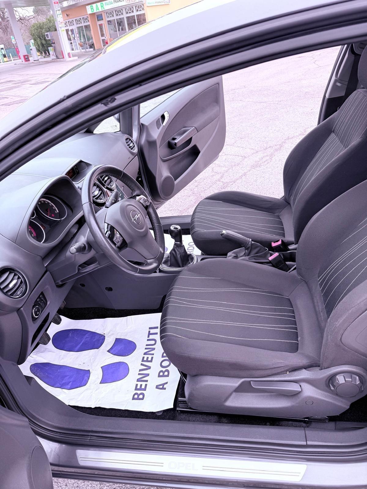 Opel Corsa 1.2 3 porte Club Ok neopatentati