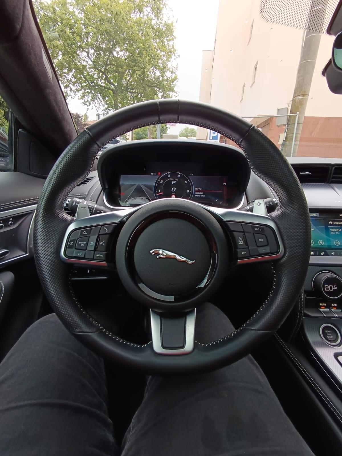Jaguar F-Type 2.0 aut. Coupé R-Dynamic Black