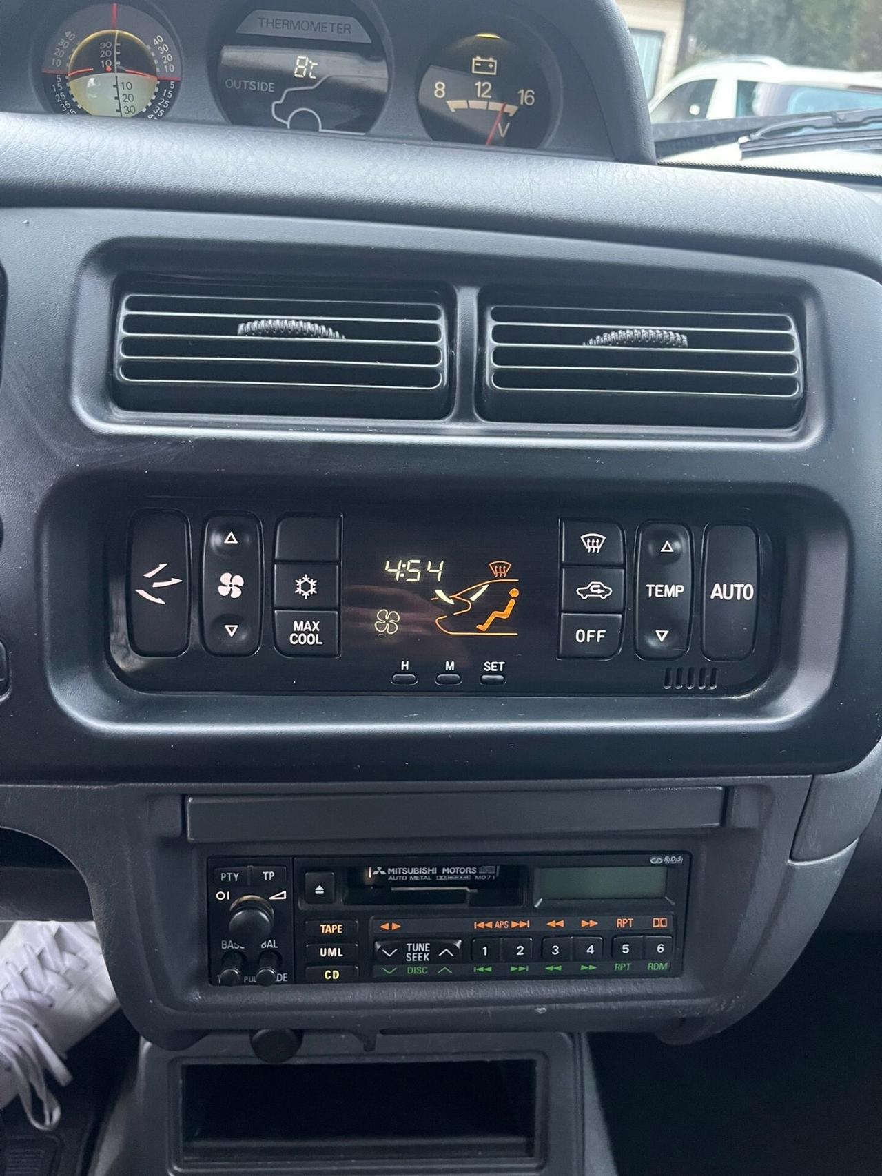 Mitsubishi L200 2.5 Diesel - 4x4 - Pick-Up Cabina