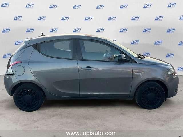 Lancia Ypsilon 1.0 firefly hybrid Silver s&s 70cv