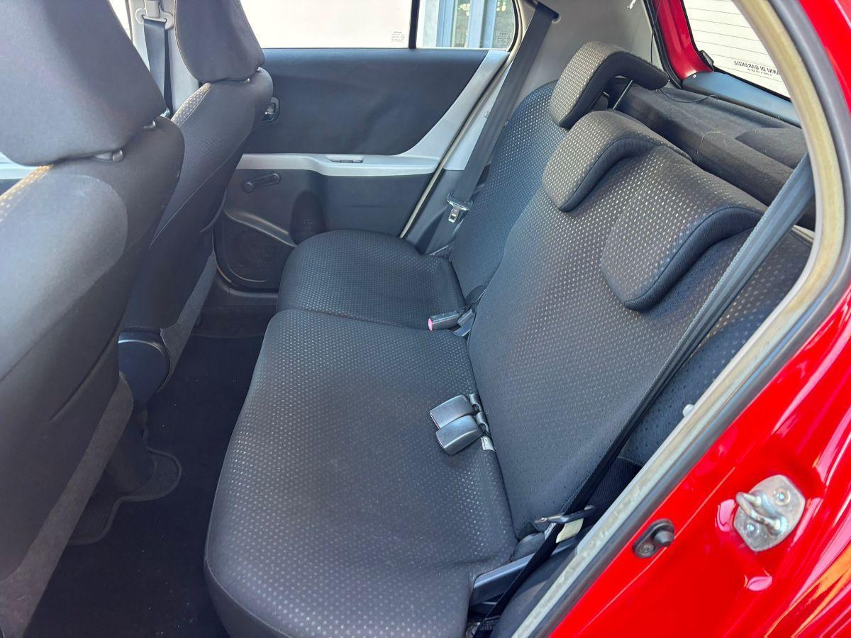 TOYOTA Yaris 1.0 5p. Sol