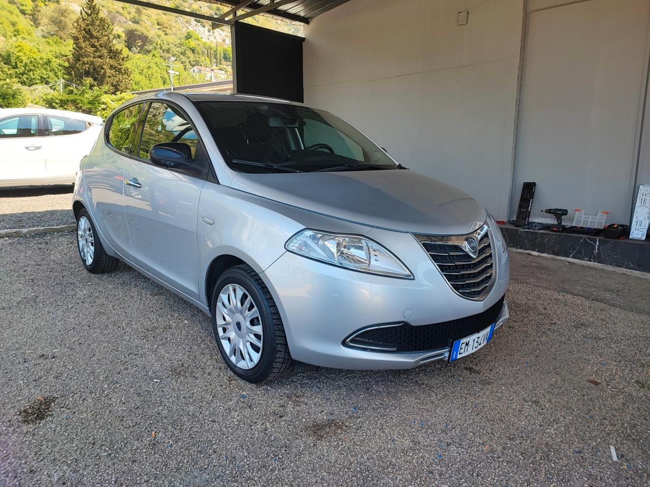 Lancia Ypsilon 1.2 69 CV Unyca