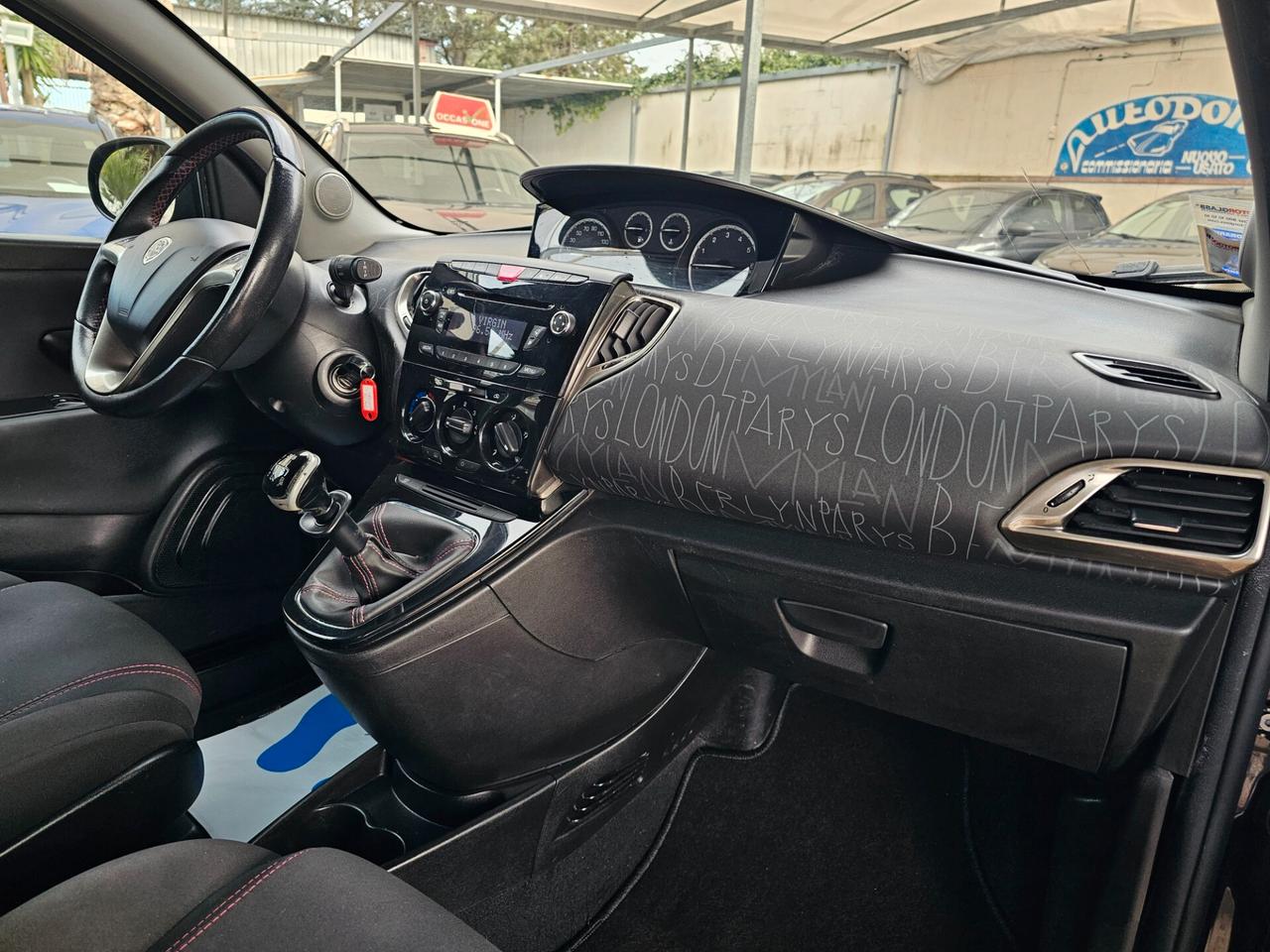 Lancia Ypsilon 5 porte Metano Ecochic Elefantino