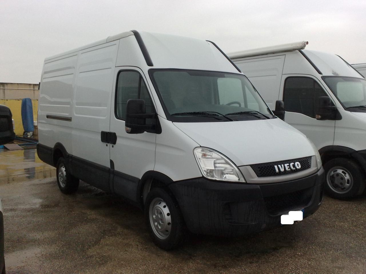 Iveco Daily 35s14 Furgone di serie - 2011