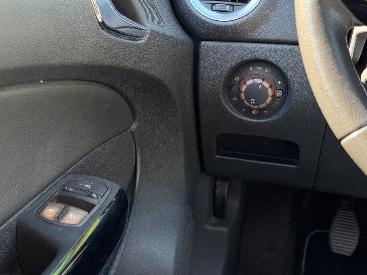 Opel Corsa 1.2 5 porte Cosmo
