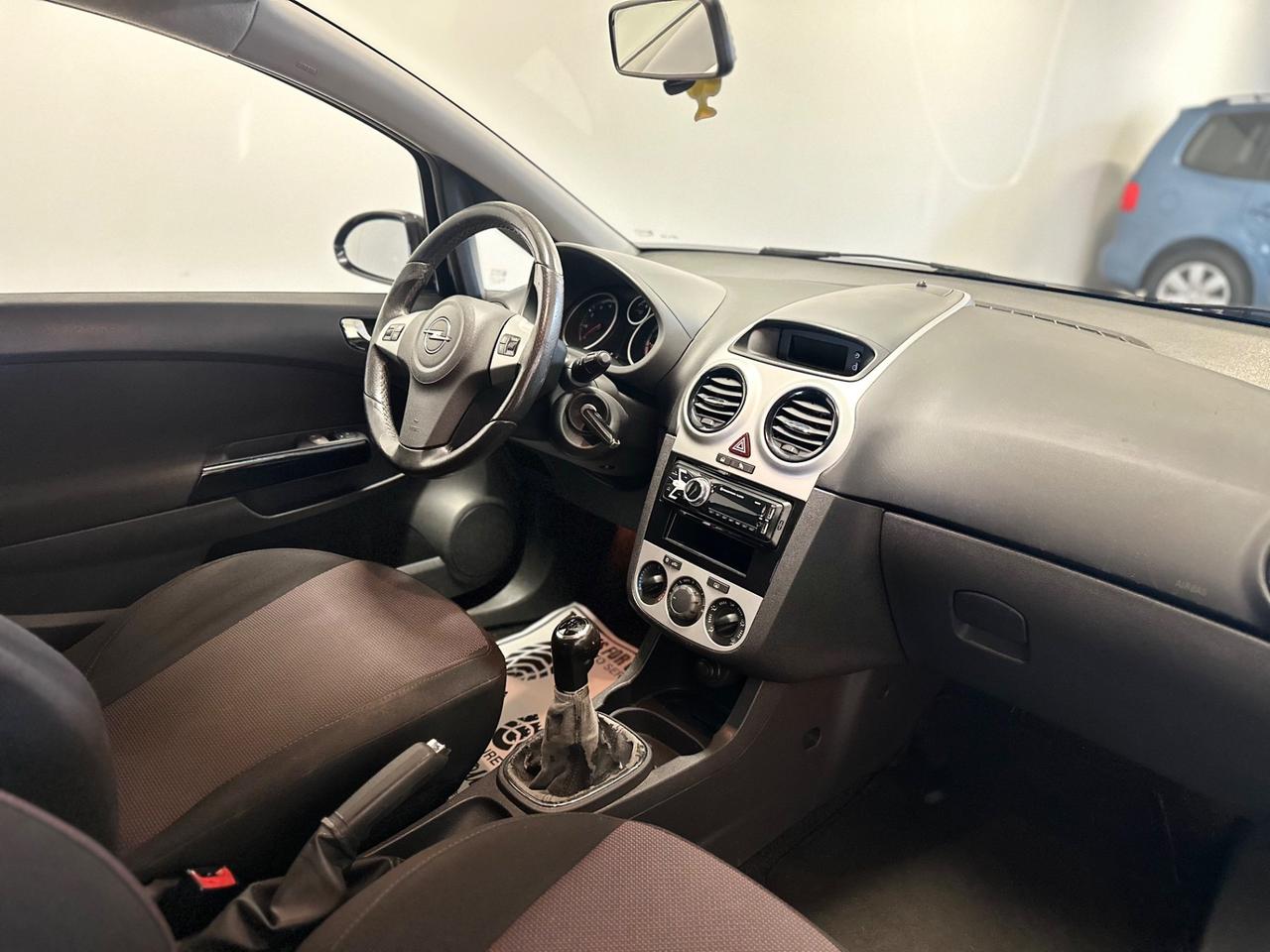 Opel Corsa 1.4 16V 3 porte Sport NEOPATENTATI