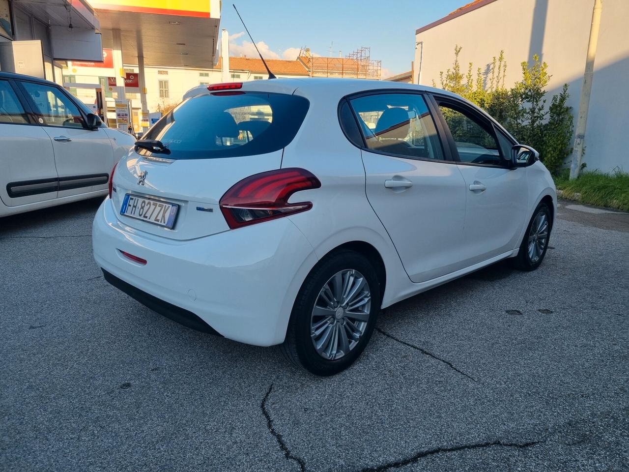 Peugeot 208 PureTech 82 5 porte Allure