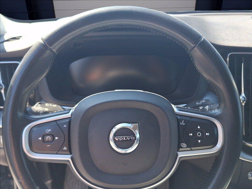 VOLVO XC60 2.0 d4 Momentum auto my20 del 2020