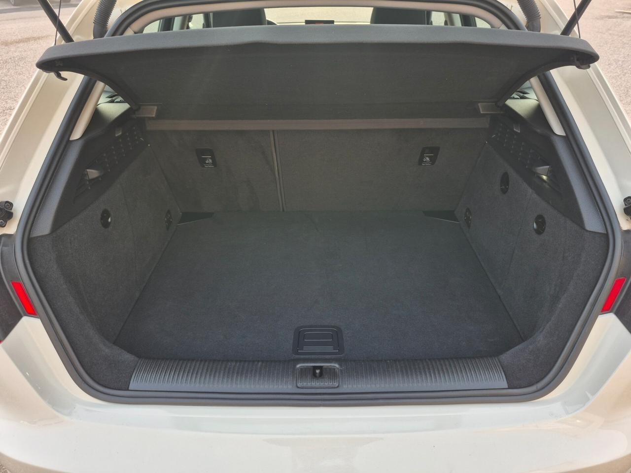 Audi A3 SPB 1.6 TDI diesel Attraction