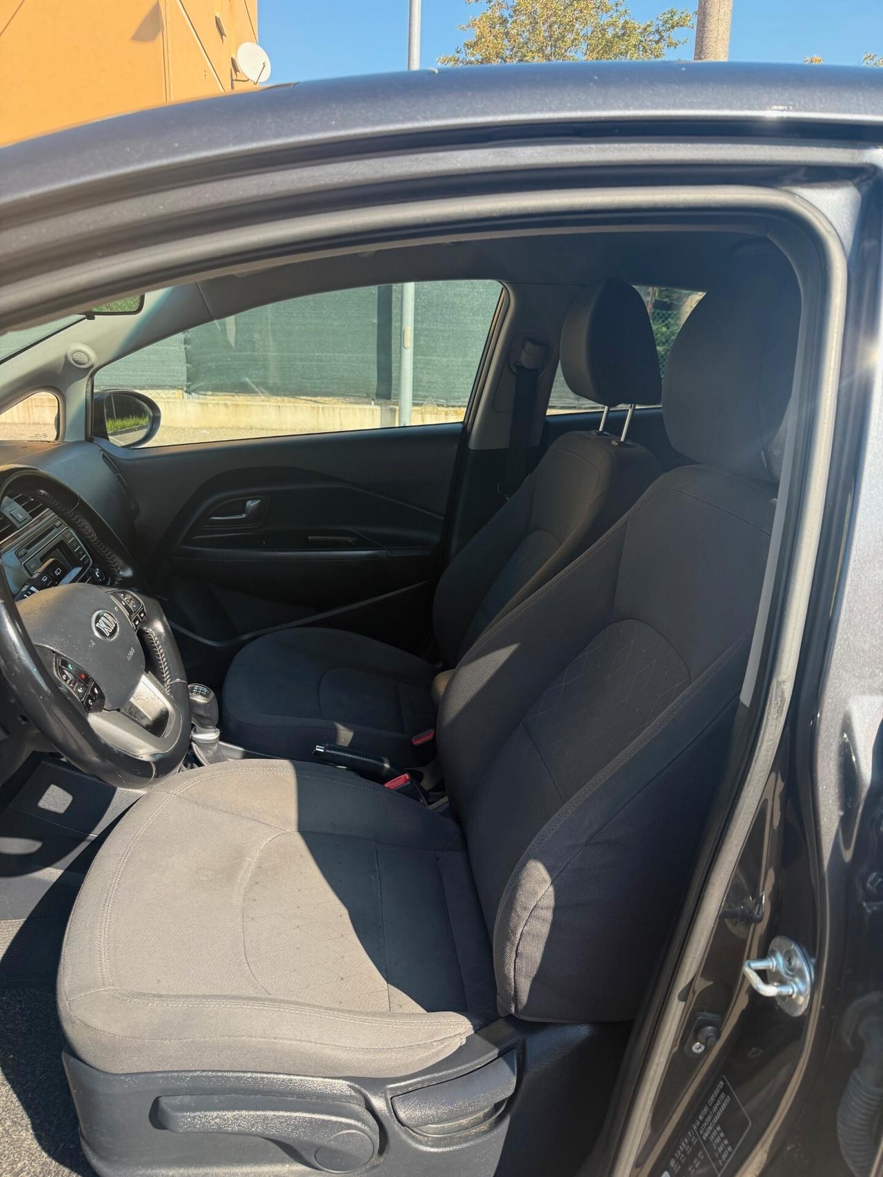 Kia Rio 1.4 crdi - NEOPATENTATI - 12 MESI DI GARANZIA -