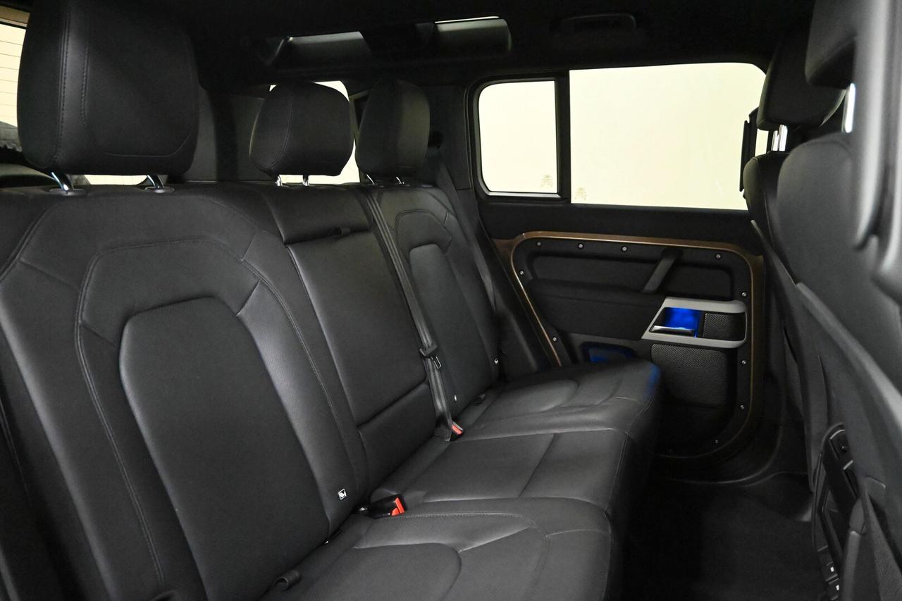 LAND ROVER Defender (2019) Defender 110 3.0D I6...
