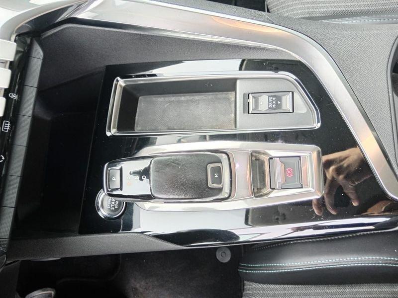 Peugeot 3008 BlueHDI 130 EAT8 S&S Allure Pack - Autocarro N1