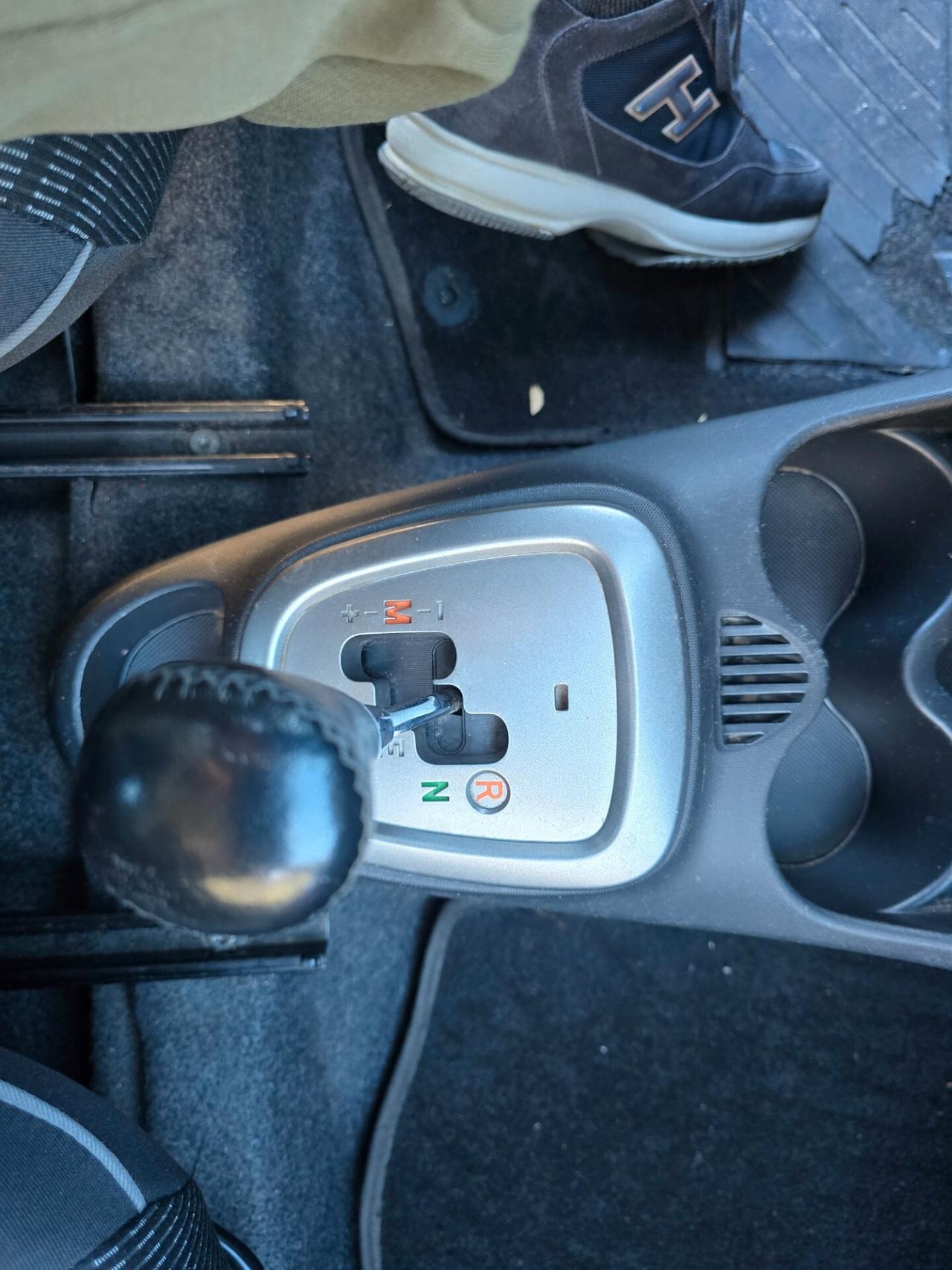 Peugeot 107 1.0 benz 68CV 5p automatica full opt nuova 2012