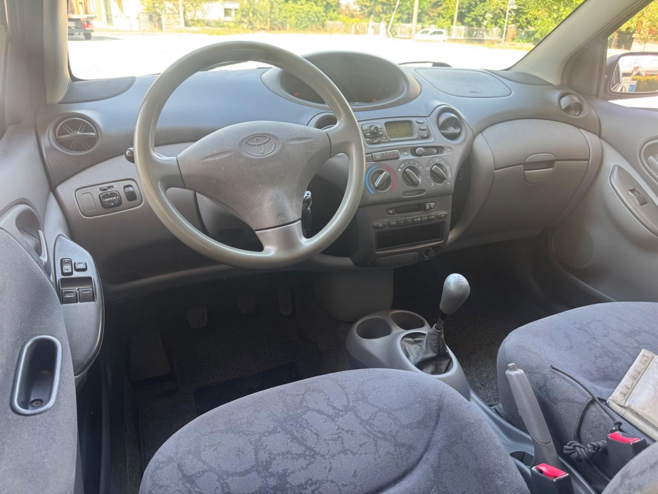 Toyota Yaris 1.0i 16V cat 5 porte Sol