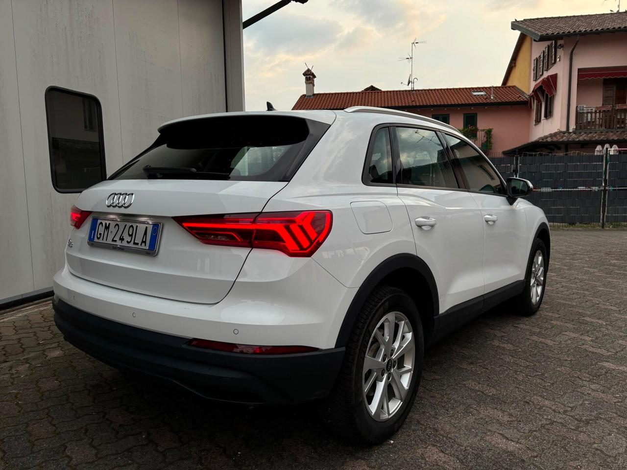 Audi Q3 45 TFSI e S tronic Business