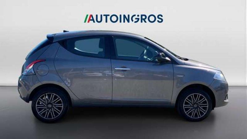 Lancia Ypsilon 1.0 FireFly Hybrid Silver