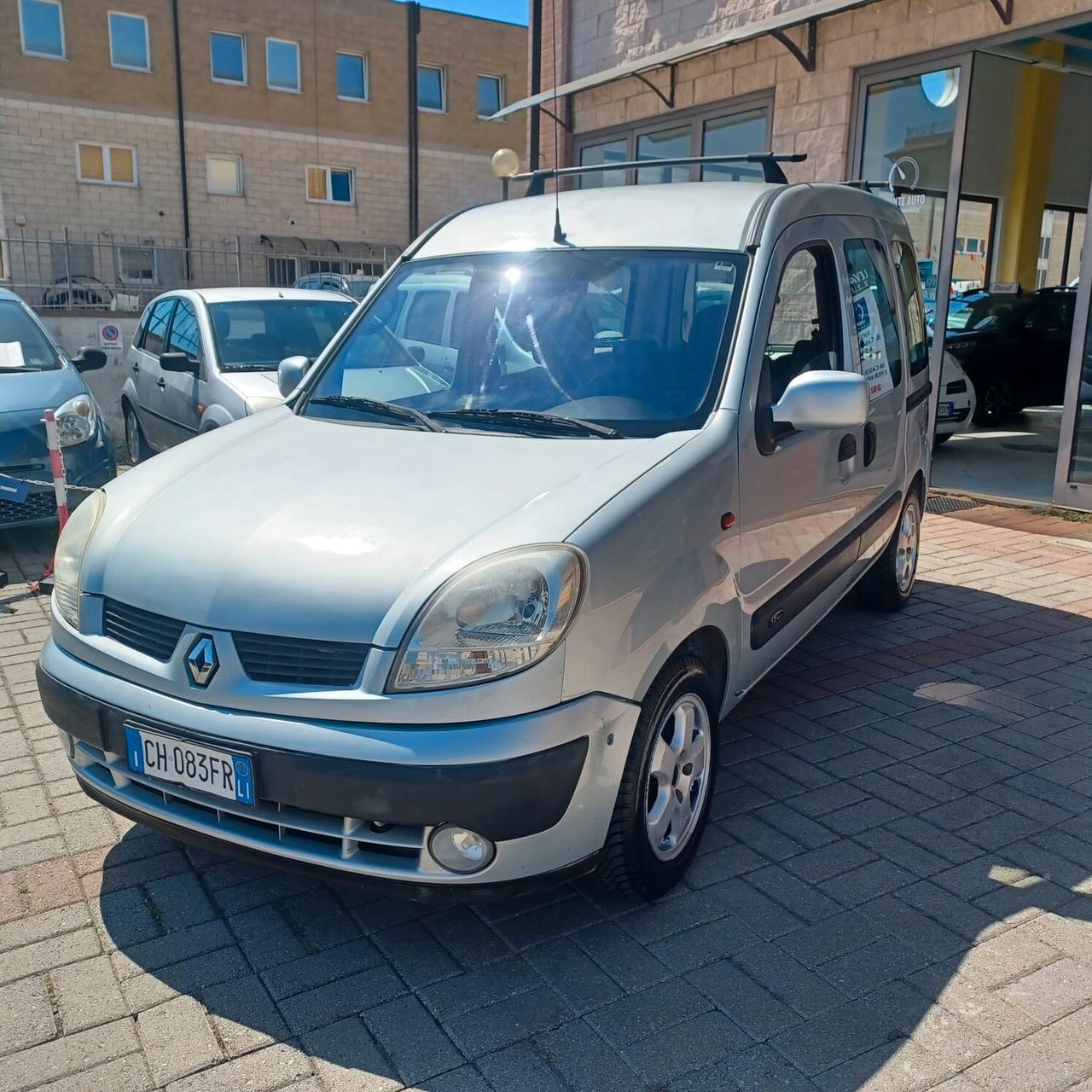 IDEALE PER LAVORO E FAMIGLIA BERLINGO 1.2