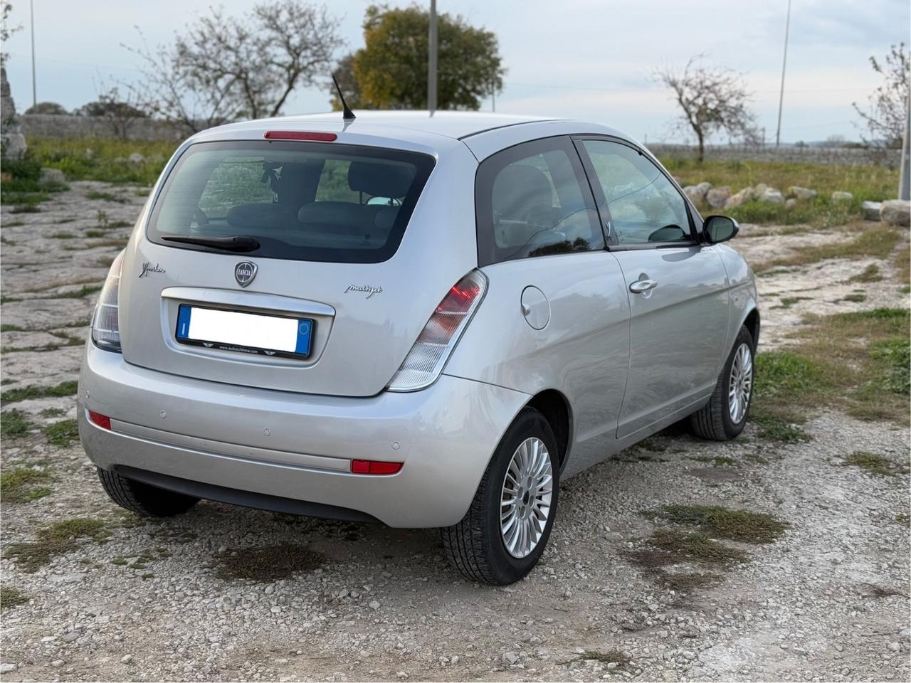 Lancia Ypsilon 1.3 MJT 75 CV