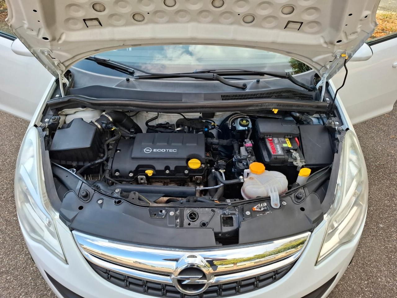Opel Corsa 1.2 5 porte 2013 SOLAMENTE 99.000 KM