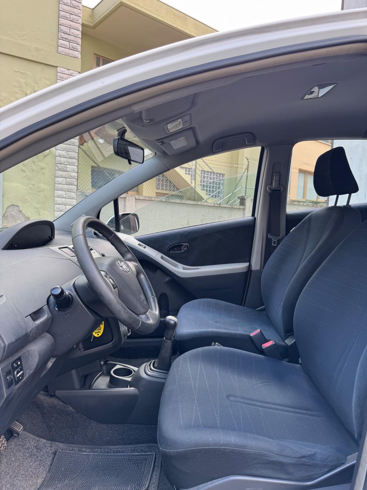 Toyota Yaris 1.0 5 porte