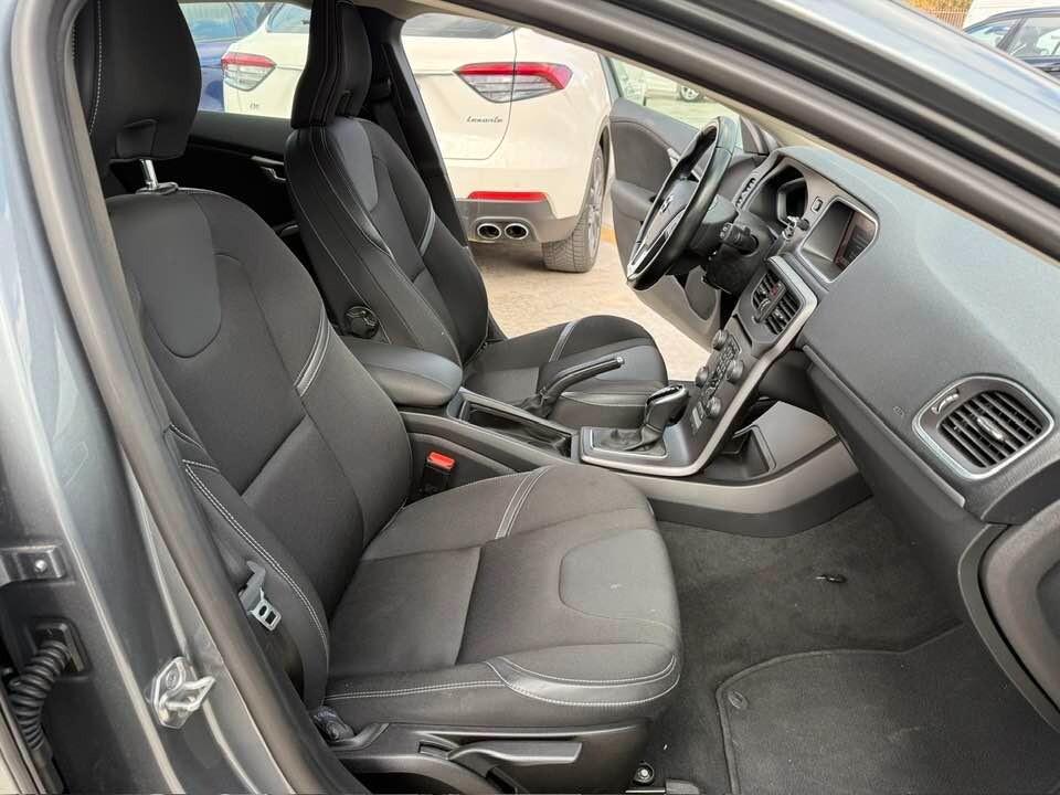 Volvo V40 D2 Geartronic Business Plus
