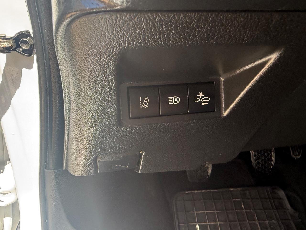 Toyota Yaris 1.5 5 porte Lounge NUOVA